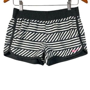 Nike Women’s White & Black Mid-Rise Reversible 3” Shorts Size Small